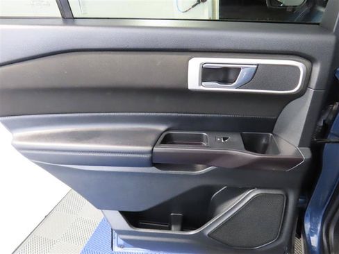 Used 2020 Ford Explorer XLT RWD image 31