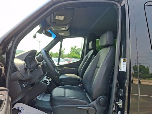 Used 2022 Mercedes-Benz Sprinter 2500 image 14