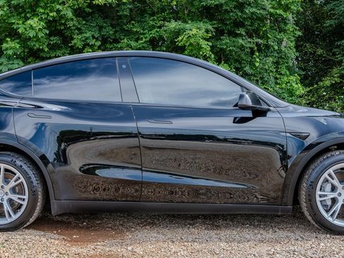 Used 2021 Tesla Model Y Long Range AWD/4WD image 6