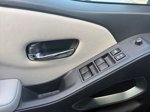 Used 2025 Nissan Frontier SV RWD image 11