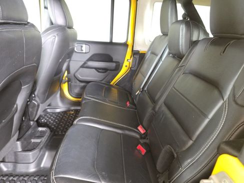 Used 2019 Jeep Wrangler Unlimited Sahara w/ Uconnect 4C Nav & Sound Group AWD/4WD image 23