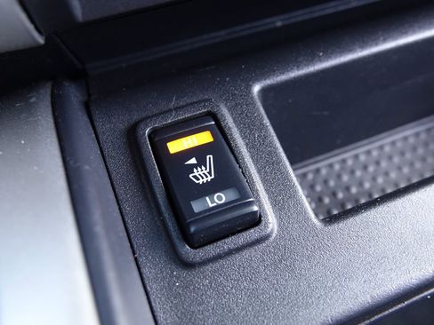 Used 2019 Nissan Titan SL image 9