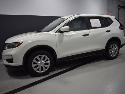 Used 2020 Nissan Rogue S image 2