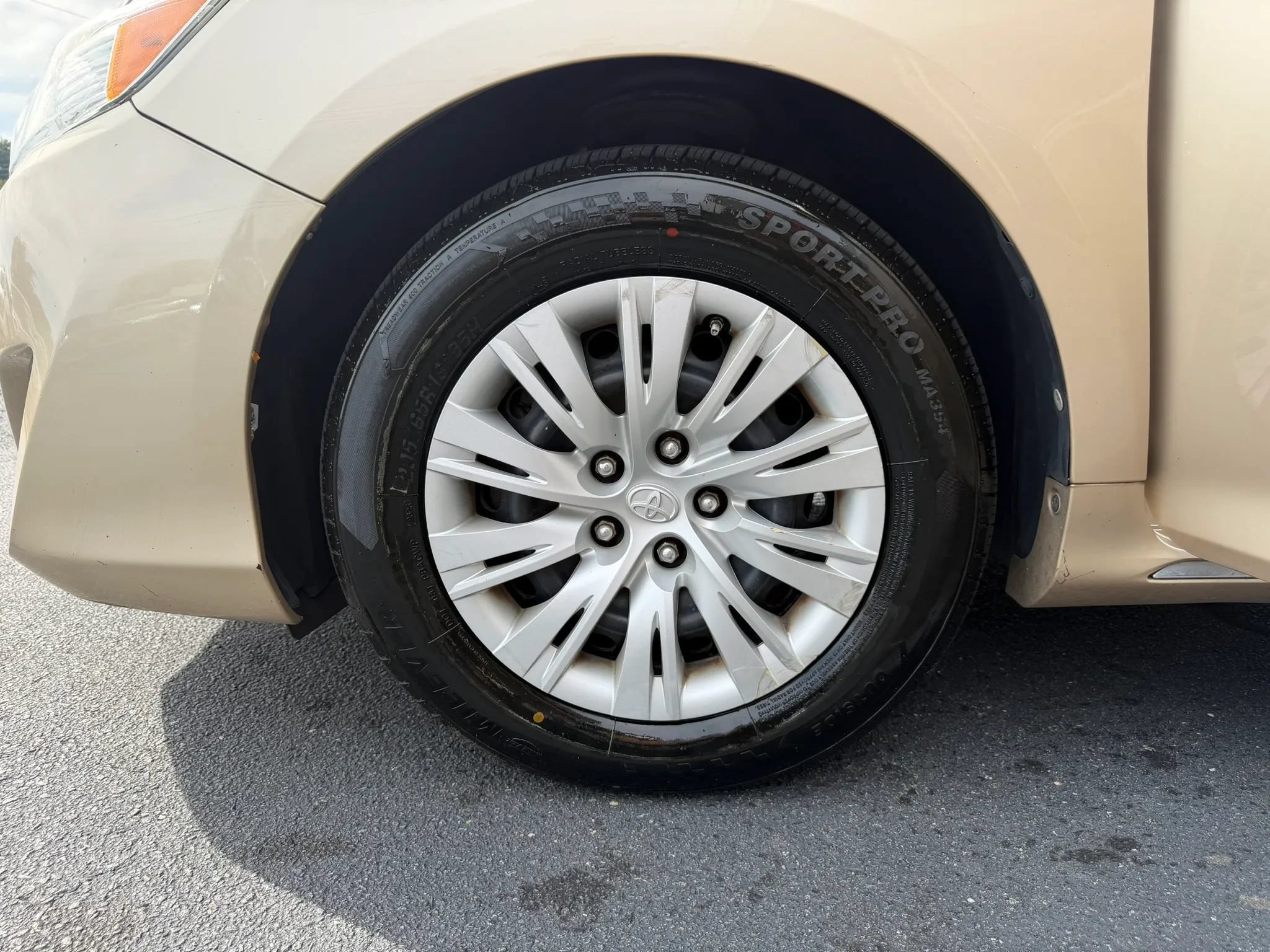 Used 2012 Toyota Camry LE FWD image 28