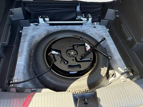 Used 2023 Nissan Rogue SV w/ SV Premium B Package FWD image 30