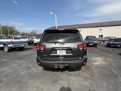 Used 2018 Toyota Sequoia TRD Sport AWD/4WD image 4