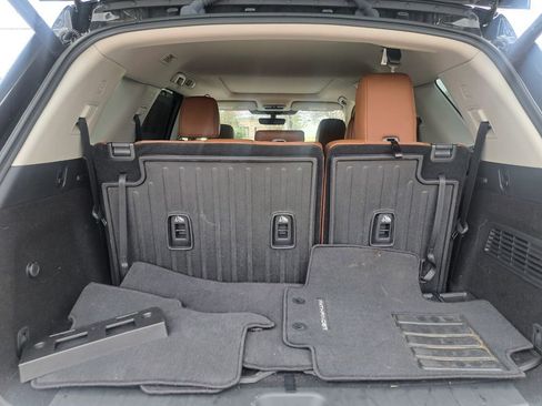 Used 2024 Nissan Pathfinder Platinum w/ Cargo Package image 28