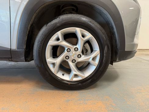 Used 2024 Chevrolet Trax LS w/ LS Convenience Package FWD image 9