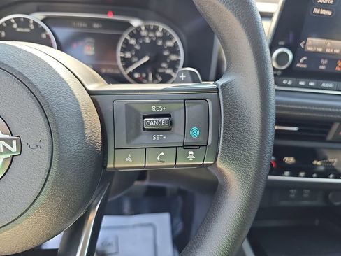 Used 2024 Nissan Rogue SV FWD image 23