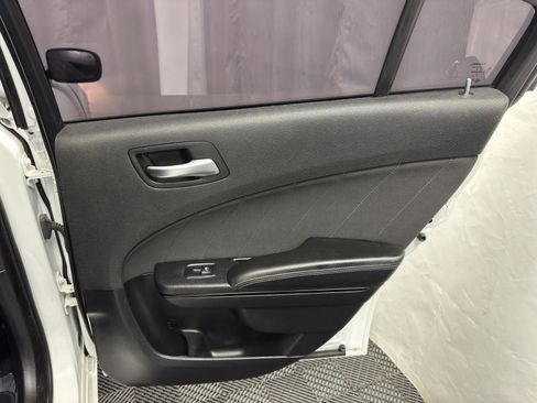Used 2019 Dodge Charger SXT w/ Blacktop Package image 34