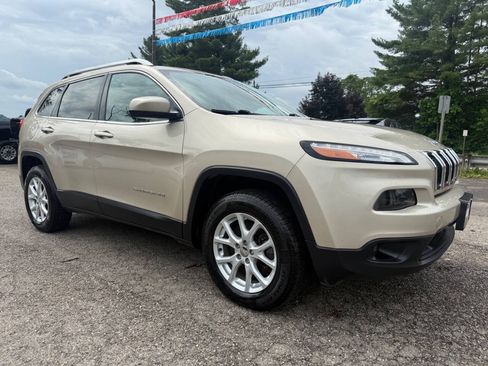Used 2015 Jeep Cherokee Latitude w/ Cold Weather Group AWD/4WD image 3