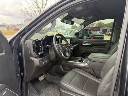 Used 2024 Chevrolet Silverado 2500 LTZ w/ LTZ Convenience Package AWD/4WD image 9