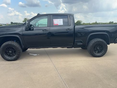 Used 2024 Chevrolet Silverado 2500 ZR2 w/ Technology Package AWD/4WD image 6