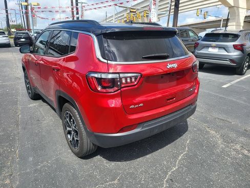 Used 2025 Jeep Compass Limited AWD/4WD image 9