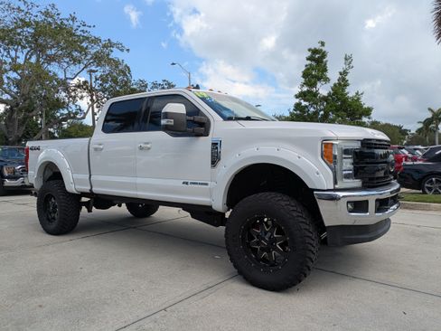 Used 2019 Ford F250 Lariat w/ Lariat Ultimate Package AWD/4WD image 2