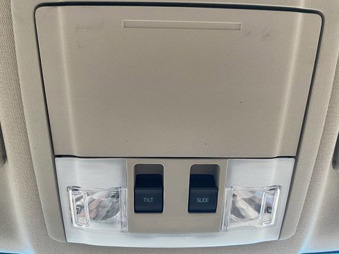 Used 2012 Ford Taurus SEL image 29