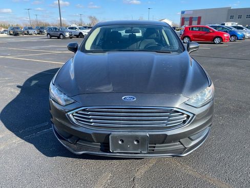 Used 2018 Ford Fusion SE w/ Fusion SE Technology Package image 4