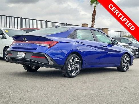 Used 2025 Hyundai Elantra Sport image 2