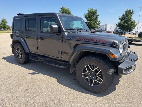 Used 2025 Jeep Wrangler Unlimited Sahara AWD/4WD image 4