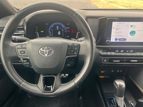 Used 2025 Toyota Camry SE FWD image 14