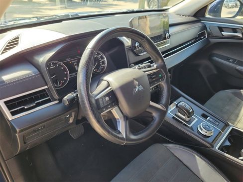 Used 2024 Mitsubishi Outlander SE Black Edition image 24