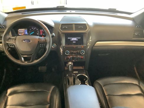 Used 2019 Ford Explorer XLT w/ Equipment Group 202A AWD/4WD image 18