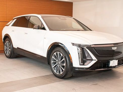 Used 2025 Cadillac Lyriq Sport w/ LPO, Floor Liner Package AWD/4WD image 5