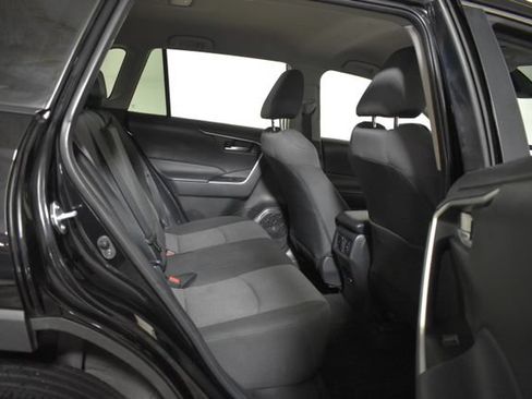 Used 2025 Toyota RAV4 XLE FWD image 31