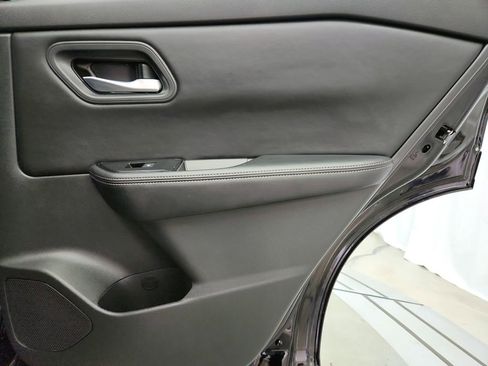 Used 2025 Nissan Rogue SV image 28