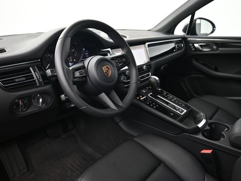 Used 2026 Porsche Macan AWD/4WD image 4