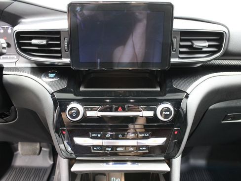 Used 2023 Ford Explorer ST-Line AWD/4WD image 20