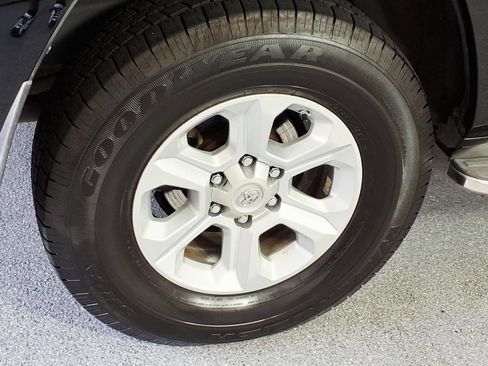 Used 2015 Toyota 4Runner SR5 Premium RWD image 4