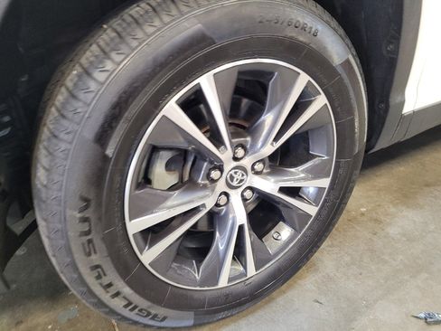 Used 2019 Toyota Highlander LE FWD image 31