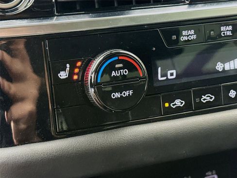Used 2023 Nissan Pathfinder SL w/ SL Premium Package FWD image 12