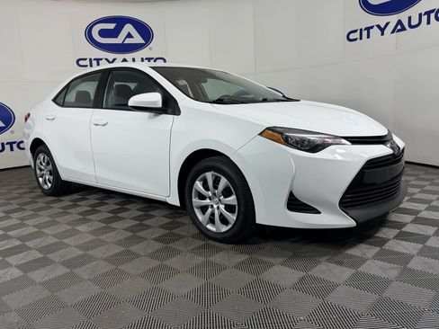 Used 2019 Toyota Corolla LE image 1