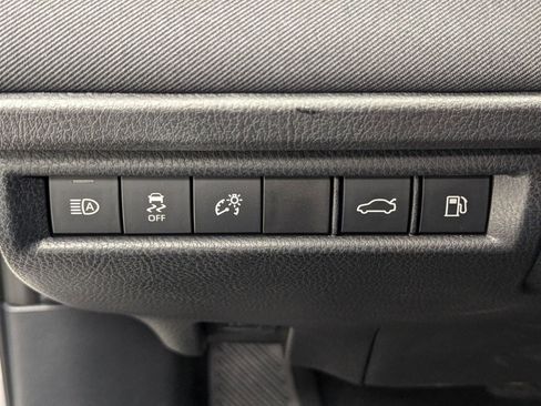 Used 2025 Toyota Camry LE w/ Convenience Package image 14