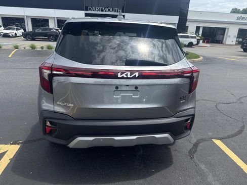 Used 2024 Kia Seltos LX AWD/4WD image 4