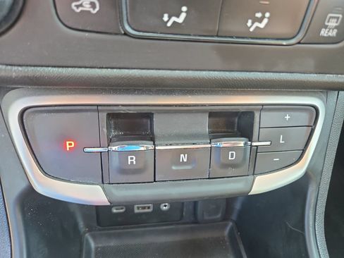 Used 2024 GMC Terrain SLE AWD/4WD image 28