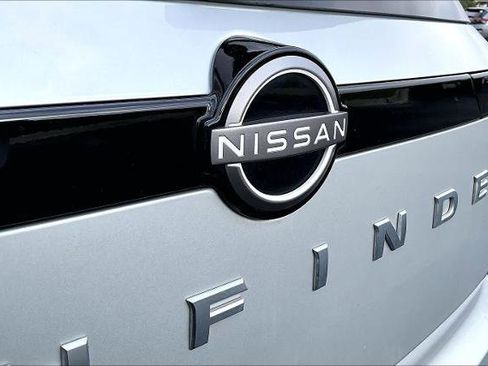 Certified 2025 Nissan Pathfinder SV image 30
