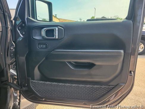 Certified 2025 Jeep Wrangler Unlimited Sahara AWD/4WD image 25