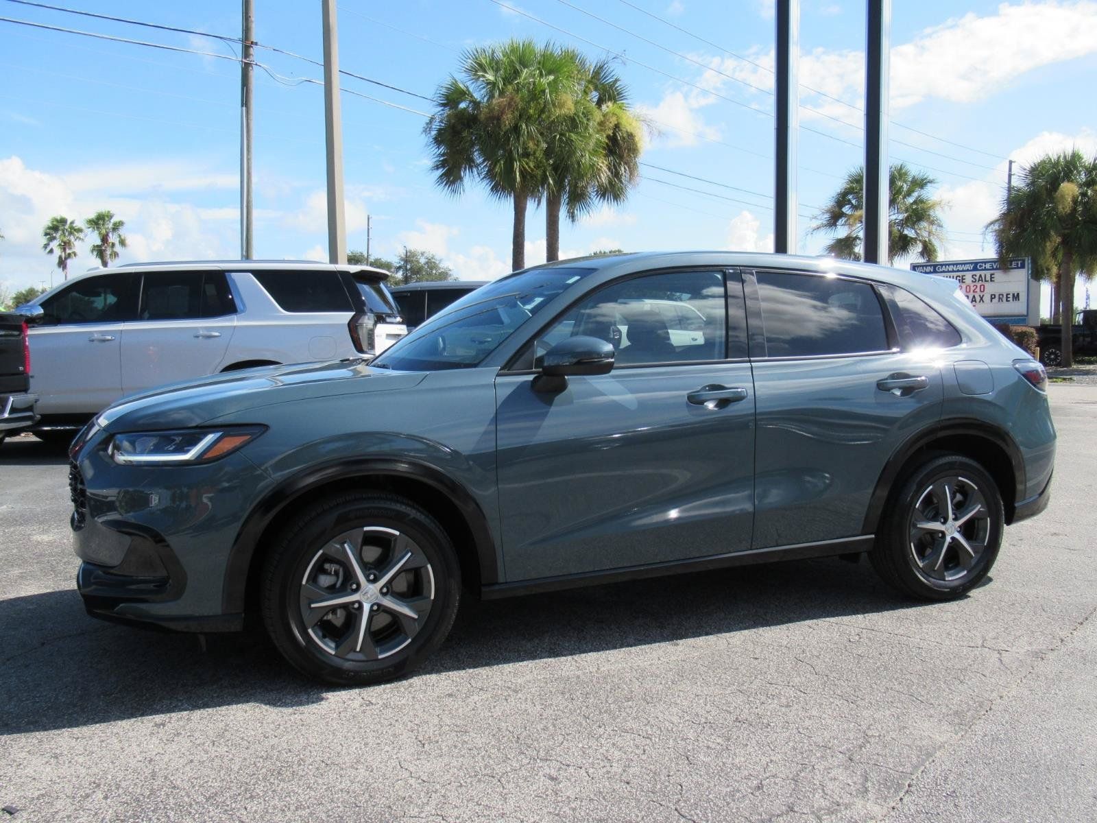 Used 2025 Honda HR-V EX-L image 2