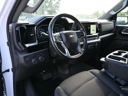 Used 2025 Chevrolet Silverado 1500 LT AWD/4WD image 13