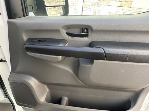 Used 2020 Nissan NV 2500 S image 18