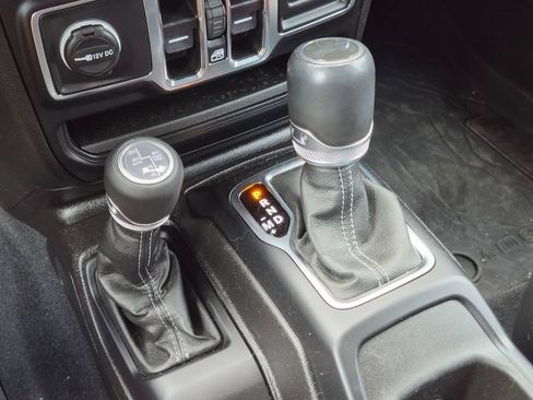 Used 2024 Jeep Wrangler Unlimited Sahara w/ Technology Group AWD/4WD image 17