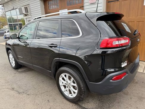 Used 2018 Jeep Cherokee Latitude Plus w/ Cold Weather Group image 5