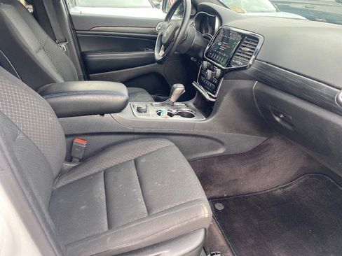 Used 2019 Jeep Grand Cherokee Laredo image 8