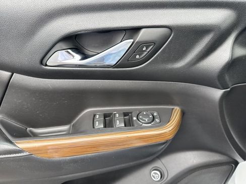 Used 2018 GMC Acadia SLE AWD/4WD image 11