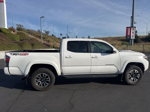 Used 2023 Toyota Tacoma TRD Sport w/ Advanced Technology Package AWD/4WD image 9