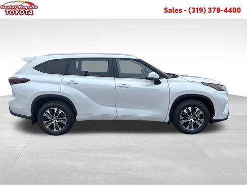 New 2026 Toyota Highlander XLE image 7