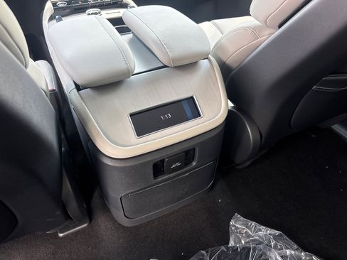 New 2026 Lincoln Navigator Premiere AWD/4WD image 32